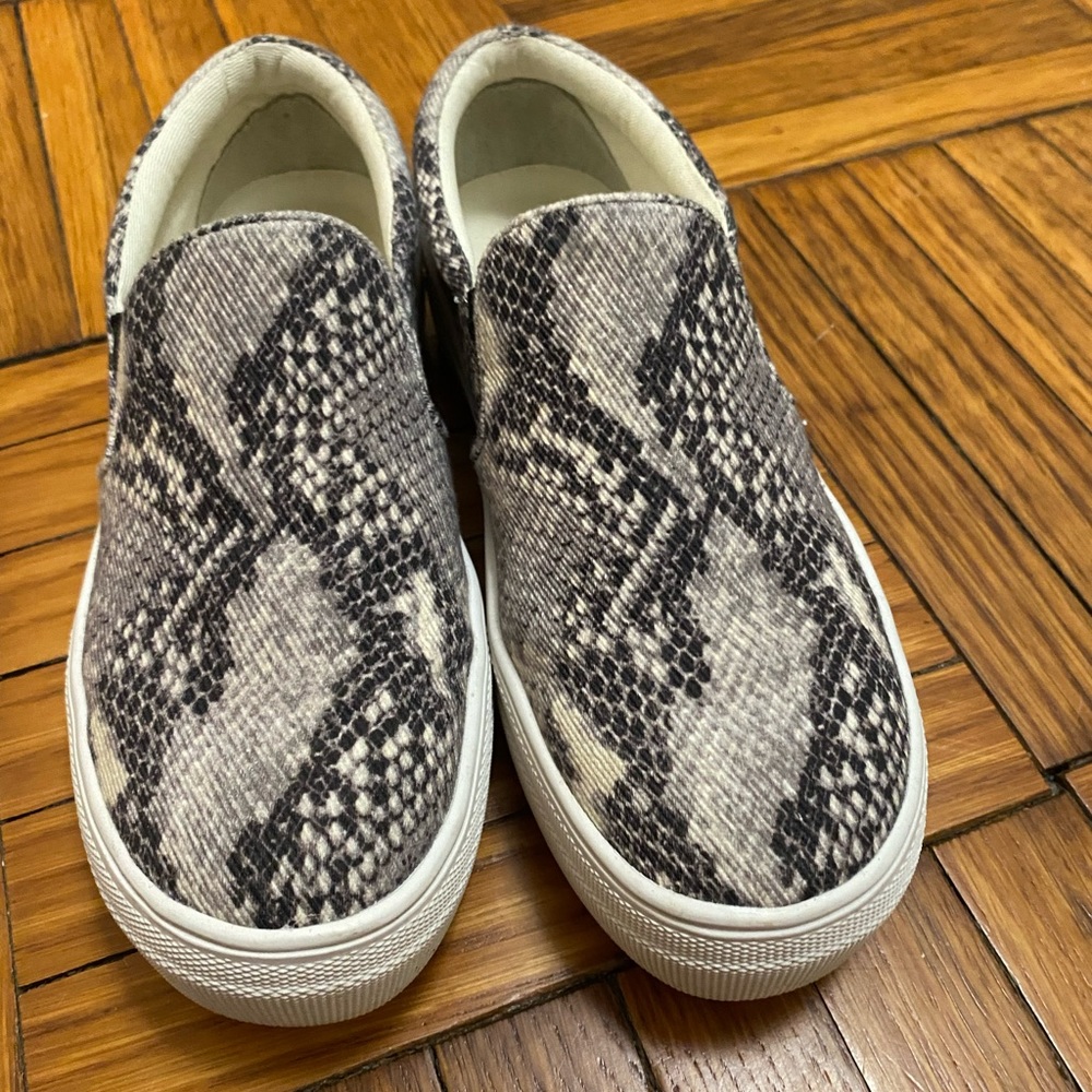 Steve Madden Gills Platform Natural Snake Slip On Size 6.5
